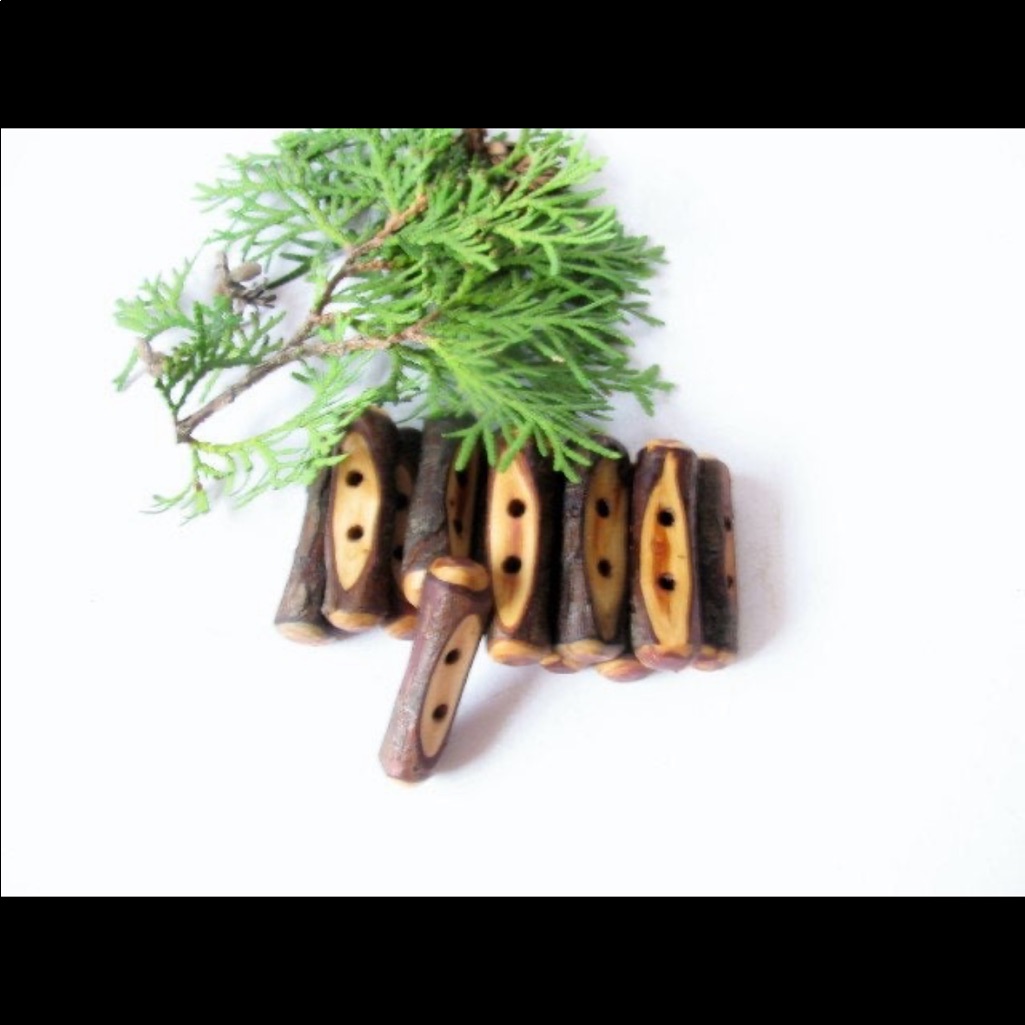 Juniper Tree Branch Toggle Button
